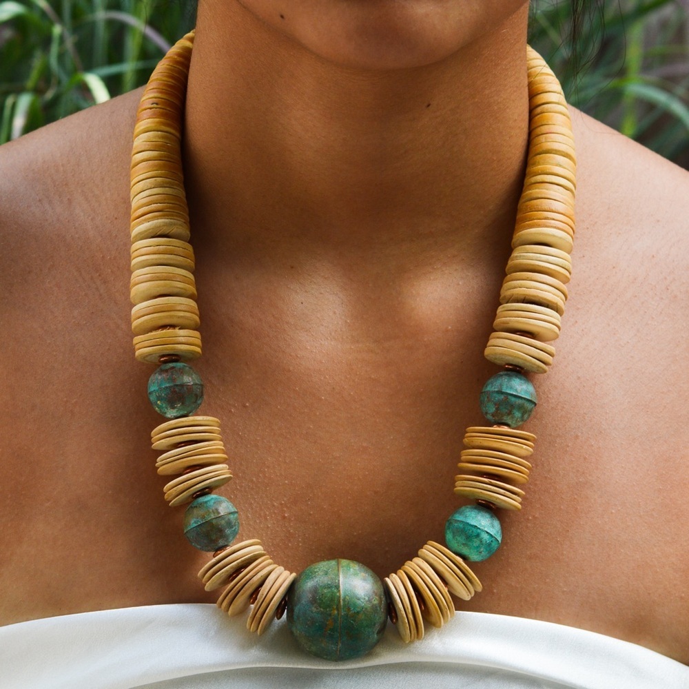 Vintage boho jade and wood toned brass chunky necklace